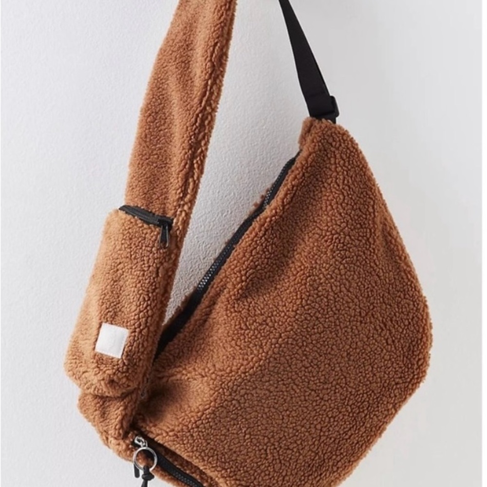 FP Overachiever Sherpa Sling Bag